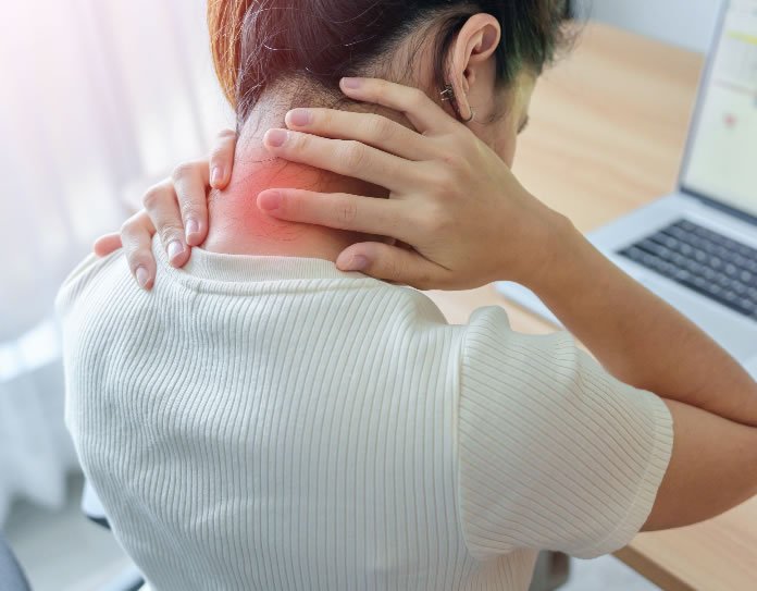 Persona con dolor crónico y fibromialgia