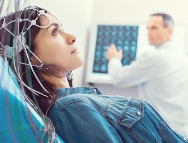 Paciente con dolor irradiado durante una valoración neurofisiológica